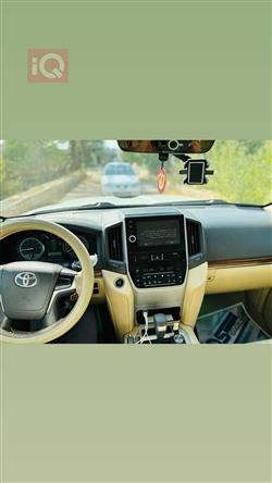 تۆیۆتا لاند کروزەر